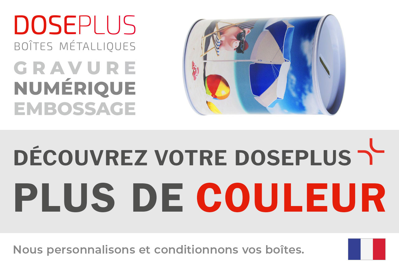 Boîte métallique ronde Doseplus avec motif estival coloré – plage, parasol, ballon et ciel bleu. Texte : « Emballages métalliques – embossage, gravure laser, impression – Découvrez votre Doseplus, plus de couleurs ».