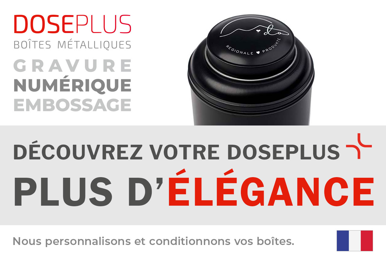 Boîte métallique noire Doseplus avec motif élégant en blanc sur le couvercle et inscription « Produits régionaux ». Texte : « Emballages métalliques – embossage, gravure laser, impression – Découvrez votre Doseplus, plus d'élégance ».