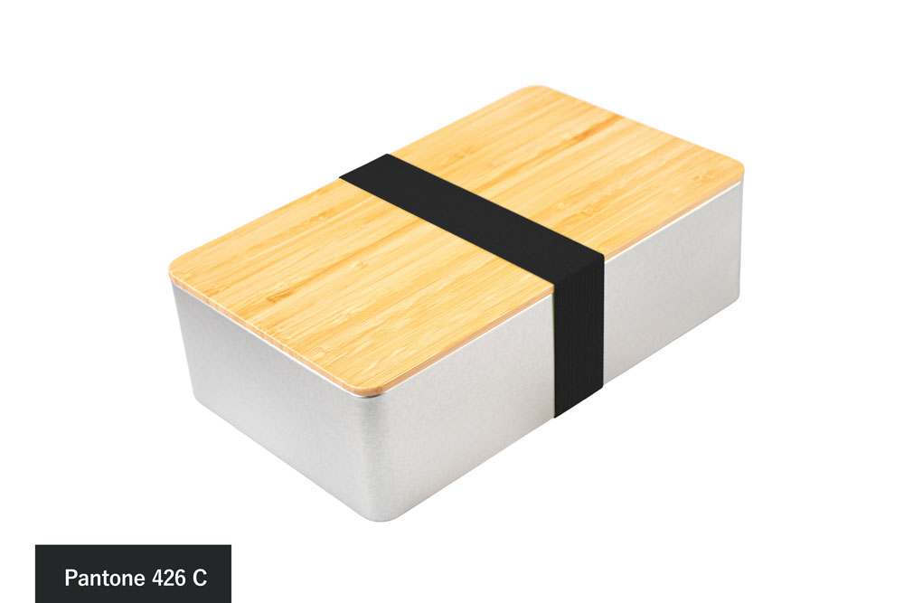 Boîte métallique carrée en métal couleur argentée avec couvercle en bambou, munie d'un ruban de couleur anthracite (Pantone 426 C), sur fond blanc.