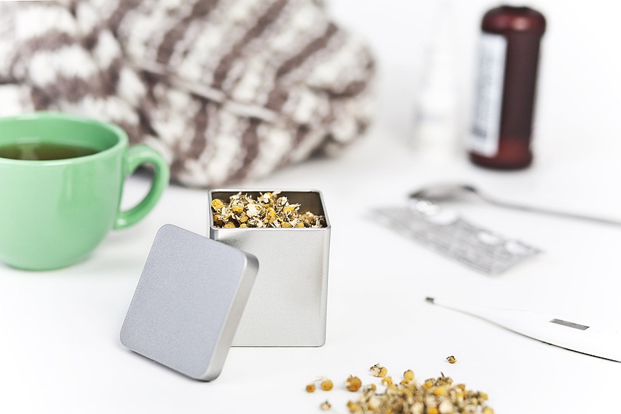 Boite carree fer-blanc avec couvercle cloche