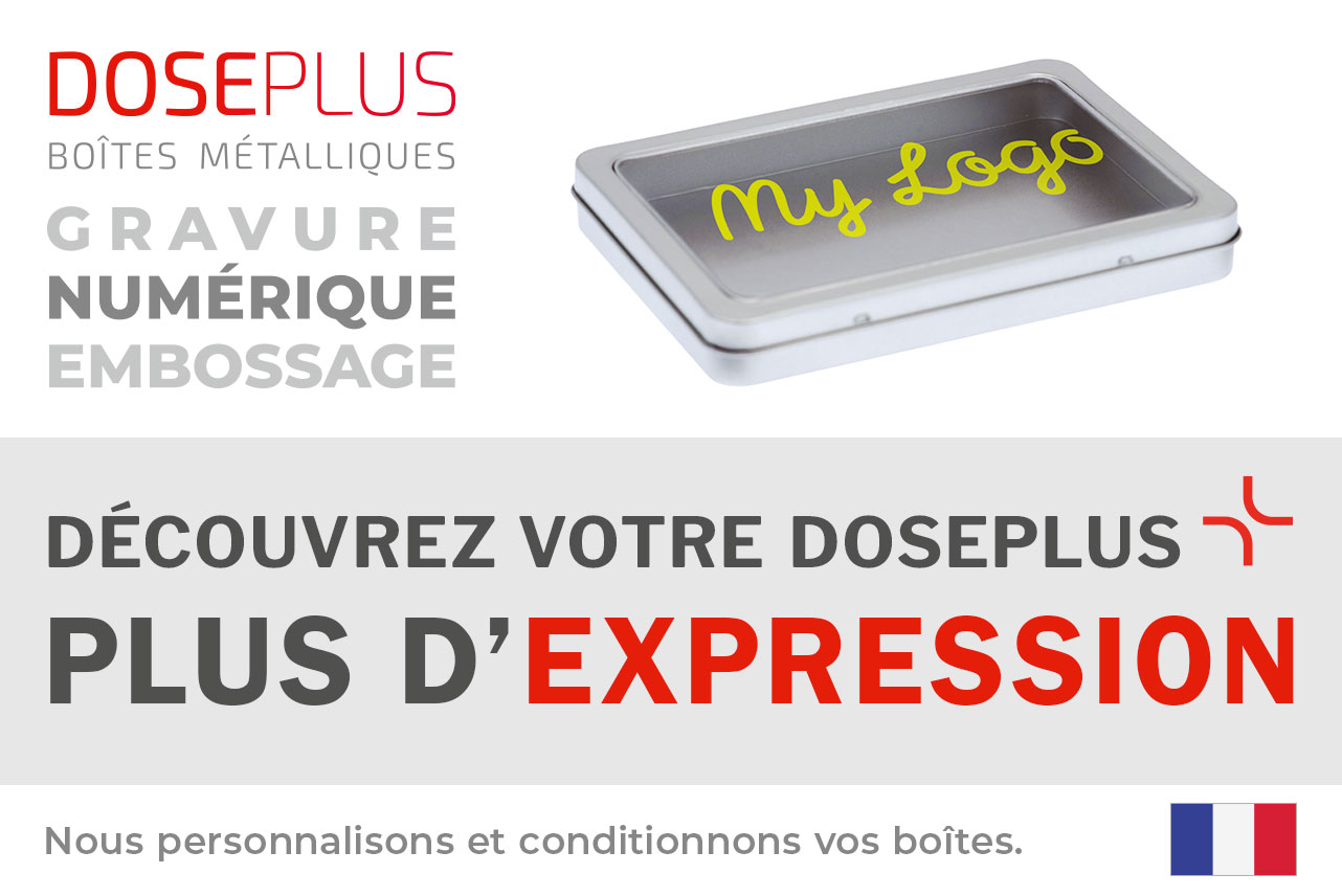 Boîte Doseplus A6 Maxi View en métal avec couvercle transparent – texte du bandeau : Découvrez votre Doseplus, plus d’expression. Boîte rectangulaire personnalisable avec impression couleur.