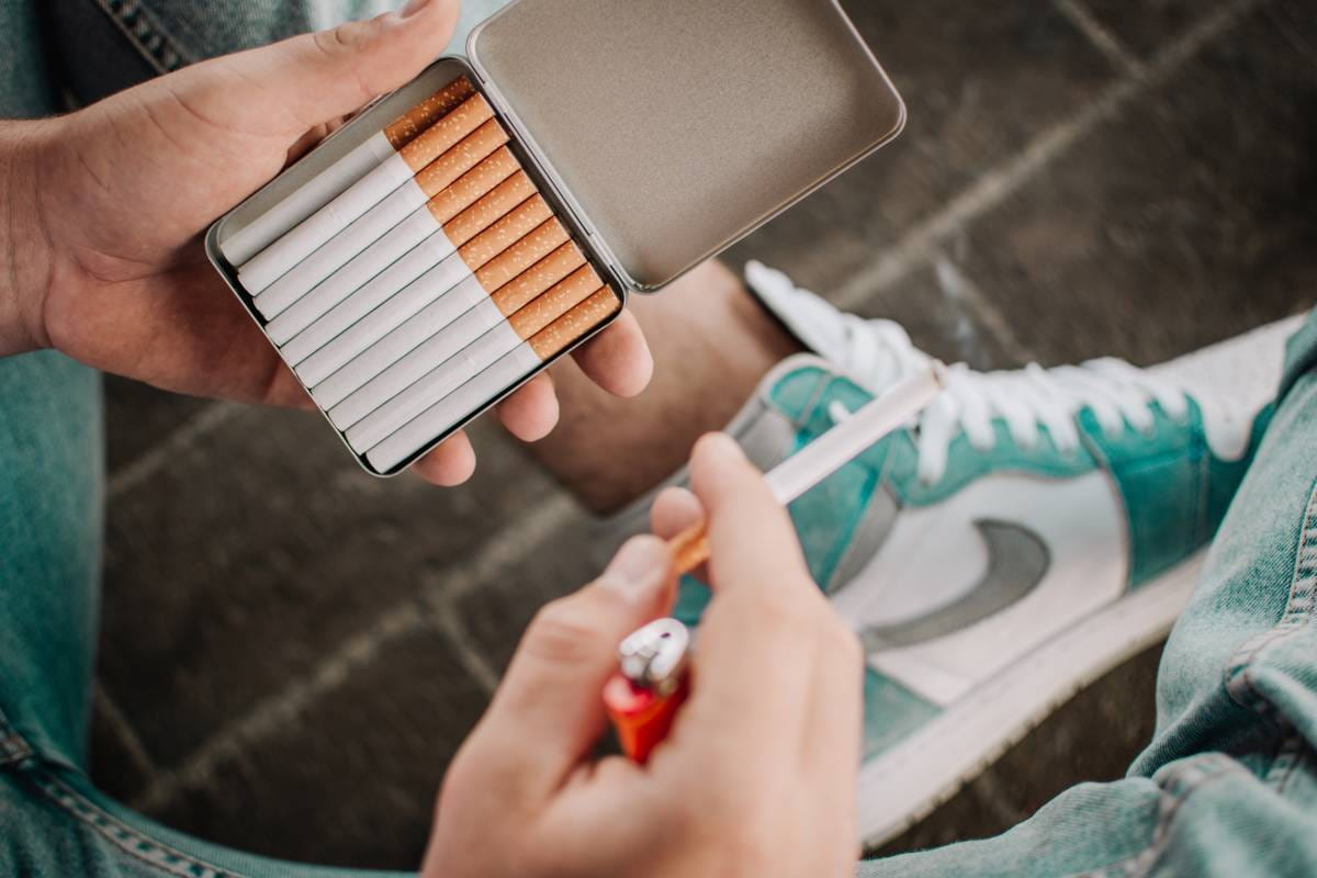 Boite cigarettes en fer-blanc vintage