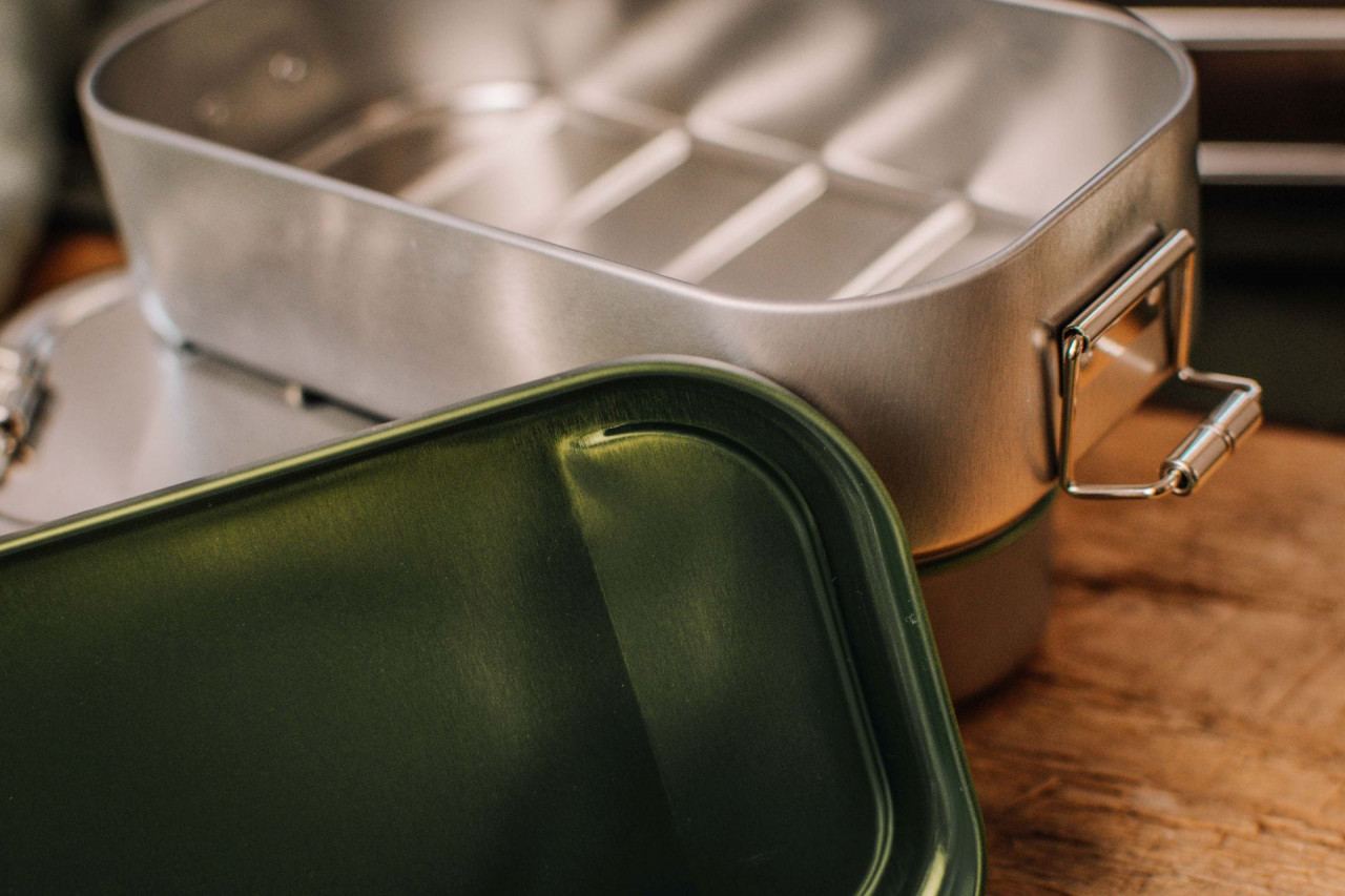 Boite metallique verte classic avec fermeture securisee